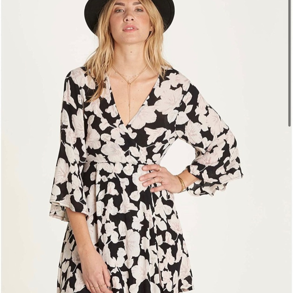 Billabong XS Bell Sleeve Mini Dress